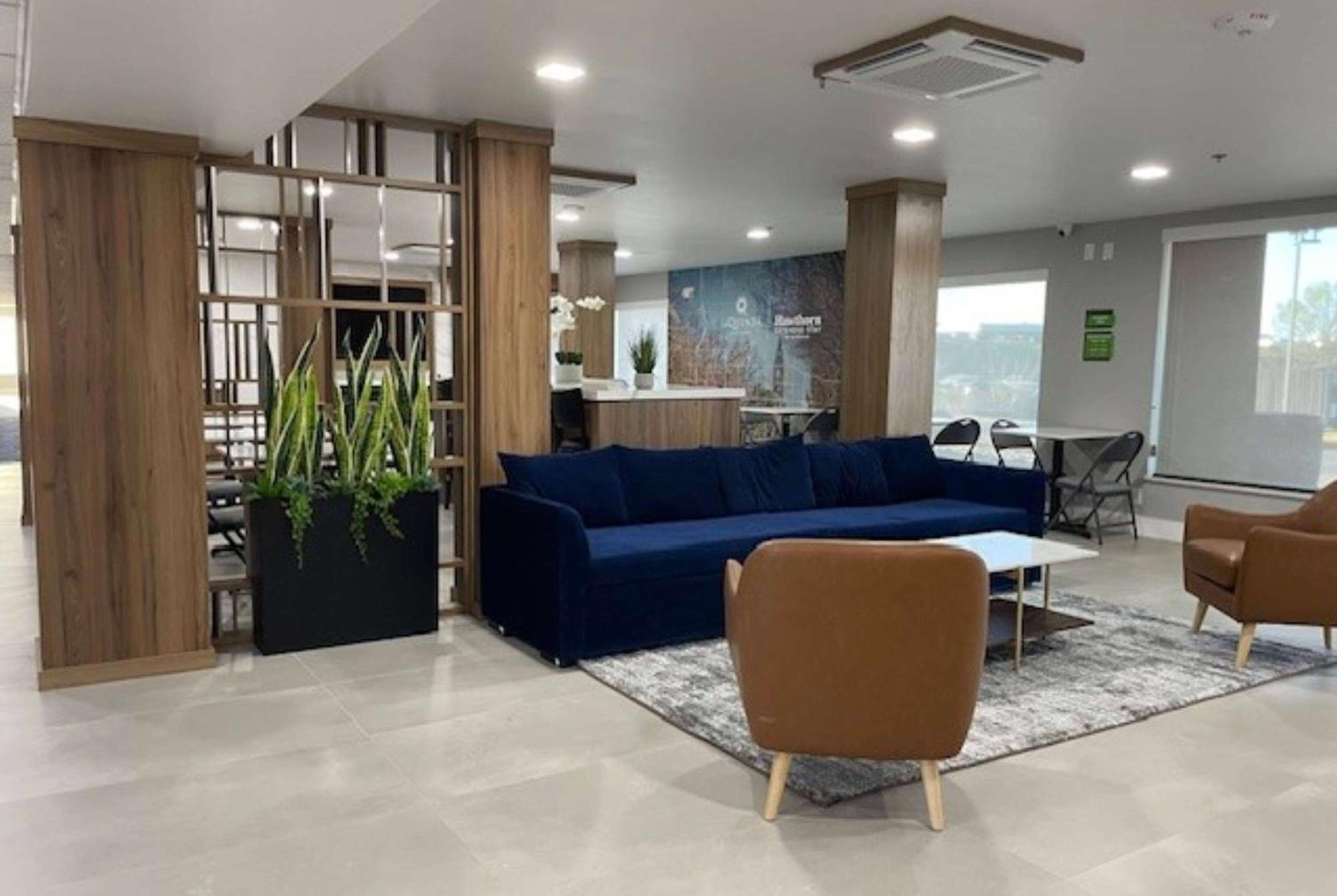 斯普林代尔拉瑞塔套房旅馆 外观 照片
